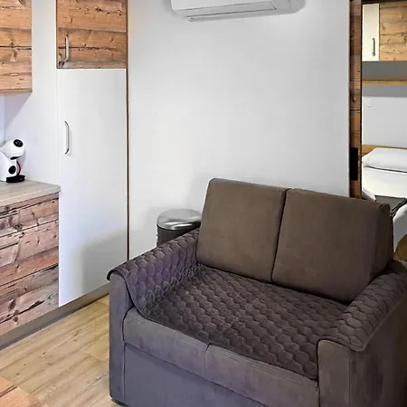 펜션 Cozy In With Heated Swimming Pool 프리블라카